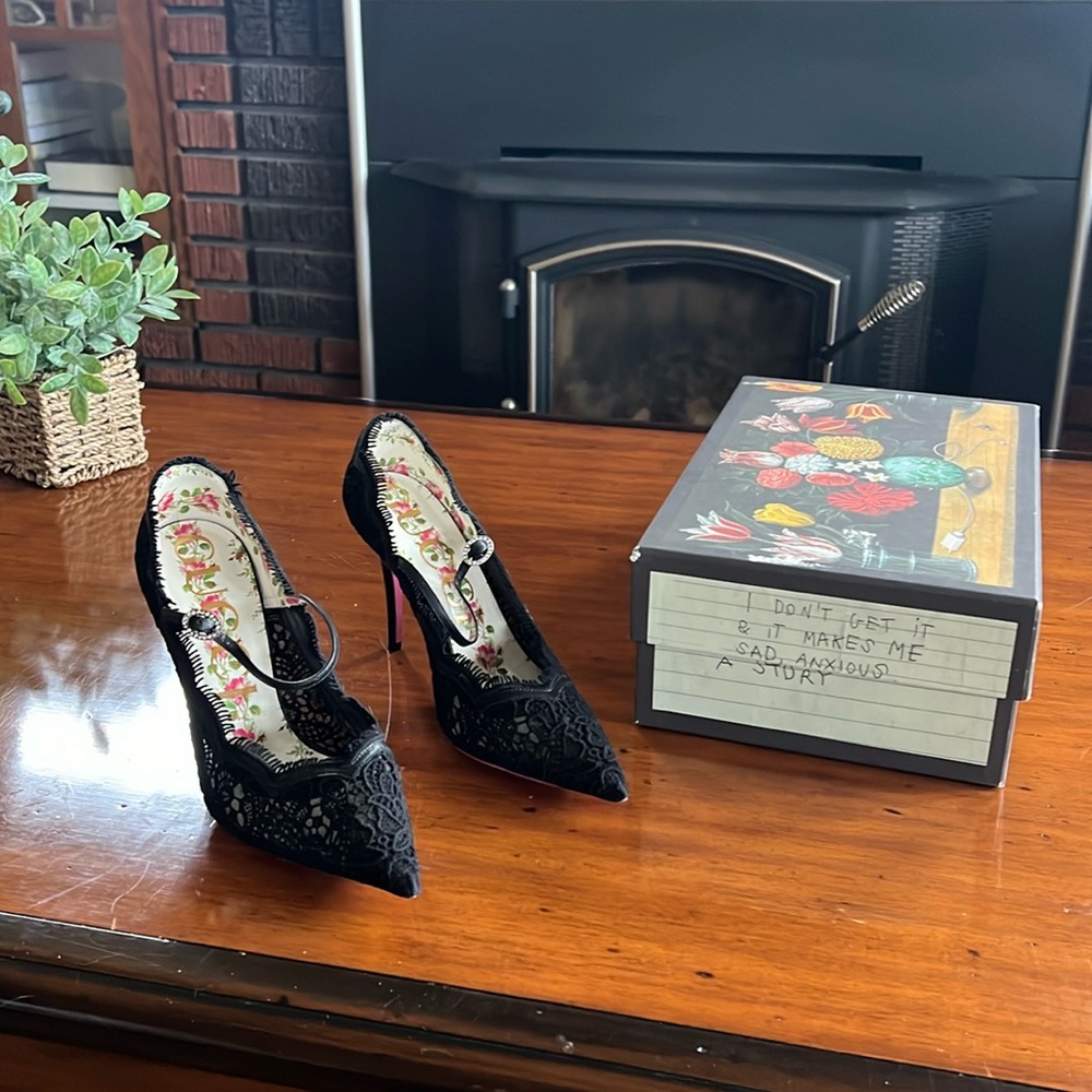 Gucci Virginia Mary Jane lace pump sz 39.5